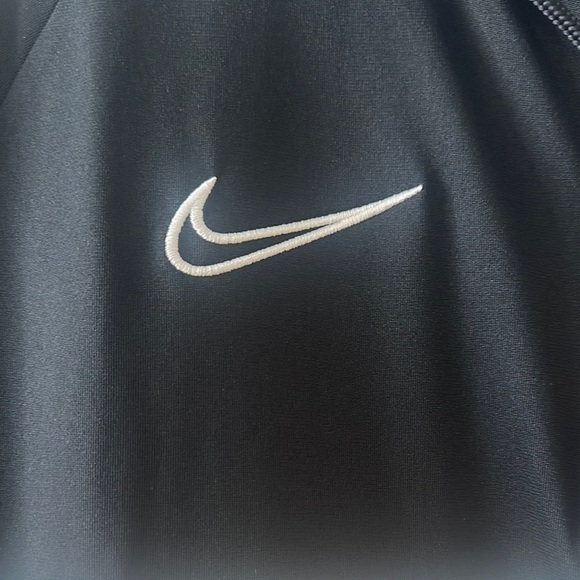 Nike Black and White Windbreaker Jacket - Picture 2 of 5